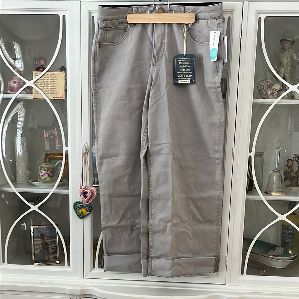 Classic Straight-Leg Women’s Jeans — Gray